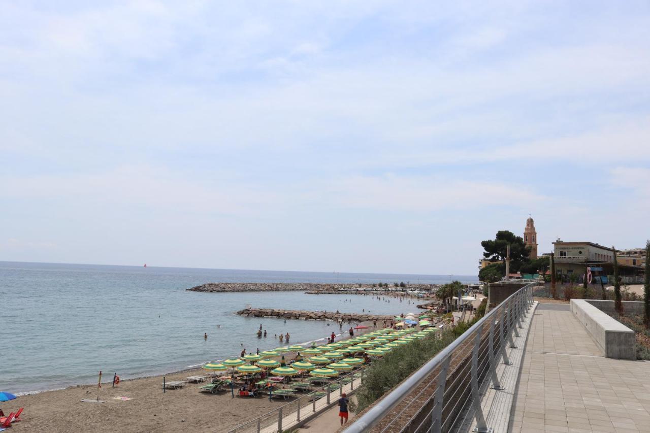 Kadevi Sanremo -Garage Privato, Biciclette- Apartman Kültér fotó